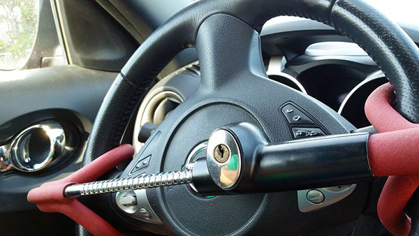 قفل فرمان یکی از راه ها برای جلوگیری از سرقت خودرو